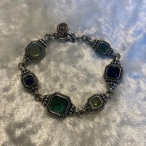 ☘️VTG NAPIER SIGNED SILVER TONE GREEN AND BLUE FACET STONE BRACELET